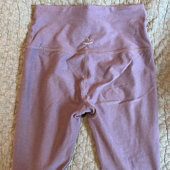 Beyond yoga midi leggings size XS in Birch Heather - Picture 3 of 4
